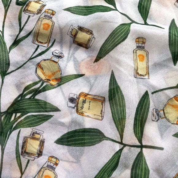 Gianni Versace Vintage 80's Profumi Chiffon Scarf Versace Perfume Logo Motif - Picture 8 of 13